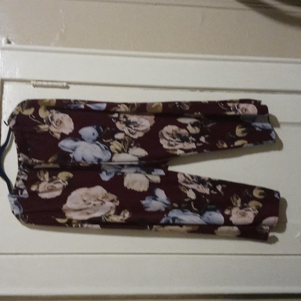 Woman's floral print trouser